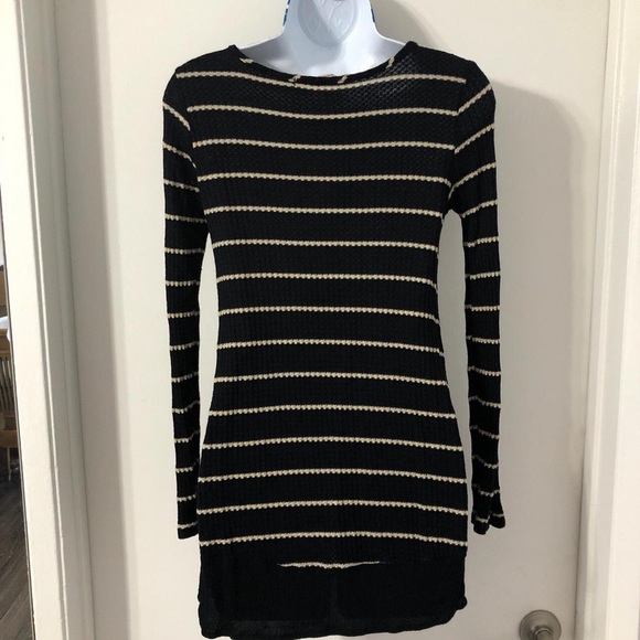 Black and white striped sweater with a tunic style - Picture 5 of 7